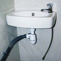 Raccorder un lave-main dans des toilettes